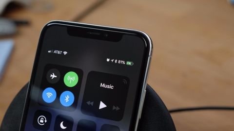 Apple iPhone akkumulyatorlarini muddatidan bir oy avval chegirma bilan almashtira boshladi