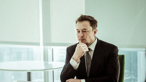 Tesla Ilon Maskning maoshi va mukofot pulini bekor qildi — u kerakli natijalarga erishganlik uchun taqdirlanadi