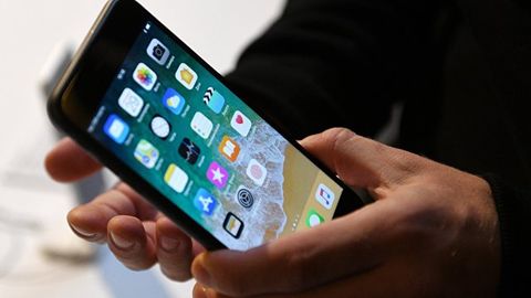 Apple компанияси барча iPhone’ларда ва компьютерларда заифлик борлигини тан олди