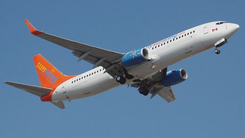 Торонто аэропортида иккита самолёт ўзаро тўқнашиб кетди