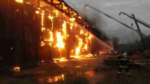 Qibrayda bolalar tagliklari zavodi butkul yonib ketdi (video)