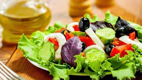 Агар озишни истасангиз, салатга нима қўшиш мумкин эмас?