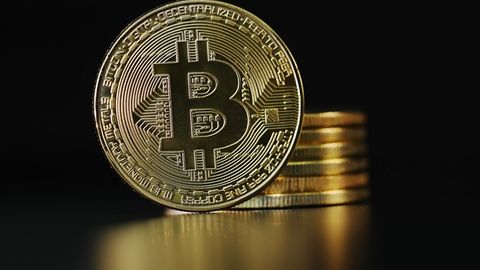 Bitkoinning narxi tusha boshladi