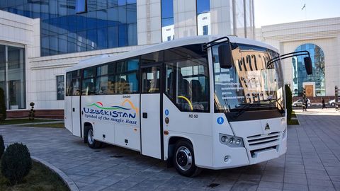 Ўзбекистонда сайёҳлар учун янги автобус йўлга қўйилди