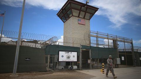 Трамп Обаманинг Гуантанамо қамоқхонасини ёпиш тўғрисидаги фармонини бекор қилди