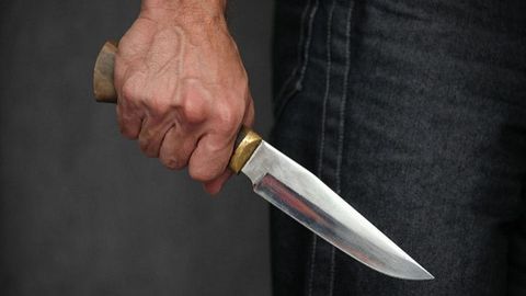 Олмалиқлик эркак маст ҳолатда 20 ёшли йигитни пичоқлади