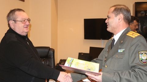 Mudofaa vazirligi harbiy tibbiyot rivojiga hissa qo‘shgan bir guruh fuqarolarni mukofotladi