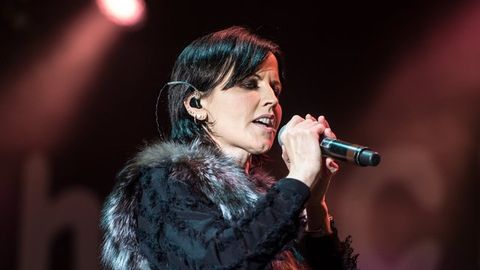 The Cranberries гуруҳи солисти Долорес O’Риордан вафот этди
