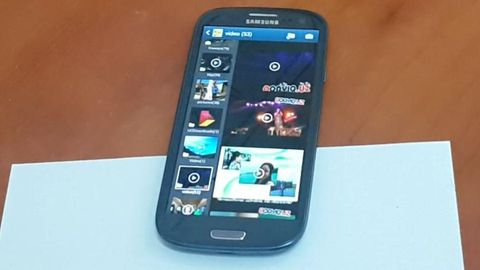 Qarshi aeroportida 18 yoshli qizning telefonida o‘zining behayo videolari borligi aniqlandi