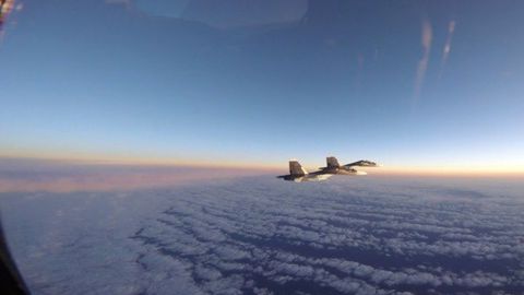 AQSh Harbiy-havo kuchlari Rossiyaning Su-30 samolyotlari tutib qolingan videoni e’lon qildi