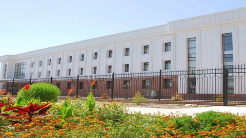 Ислом Каримовнинг рафиқаси ва Шароф Рашидовнинг қизи Нукусга ташриф буюрди