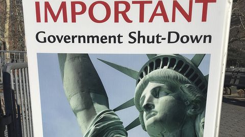 AQShda hukumat moliyalashtirilishi to‘xtatilishi tufayli Ozodlik haykali sayyohlar uchun yopildi