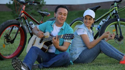 Otabek Muhammadzohid: Yarim-yalang‘och raqqosalar bor to‘ydan “Bunaqa to‘yda qo‘shiq aytmayman!” deb chiqib ketdim