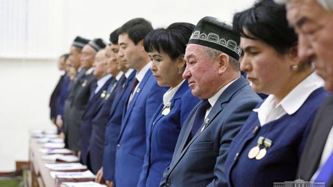 Shavkat Mirziyoyev raisligidagi Surxondaryo viloyati faollari yig‘ilishi Aqto‘bedagi fojiada halok bo‘lganlar xotirasiga sukut saqlash bilan boshlandi