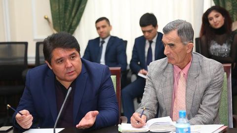 Azim Mullaxonov: The Cover Up’da hakamlik qilayotgan ba’zi xonandalar hakamlik qilishga arzimaydi