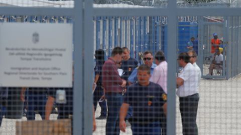 Vengriya bosh vaziri qochoqlarni “musulmon bosqinchilar” deb atadi