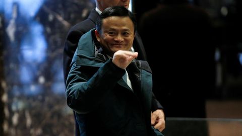 Eng badavlat xitoylik Shveysariyadagi forumga eski ayollar kurtkasini kiyib keldi