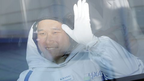 Халқаро космик станцияда 3 ҳафта бўлган япониялик астронавтнинг бўйи 9 смга ўсди