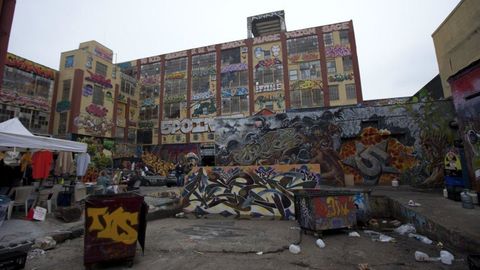 Nyu-Yorkda graffitichilar rasmning bir qismini bo‘yagan kompaniyani 6,7 million dollar to‘lashga majbur qildi