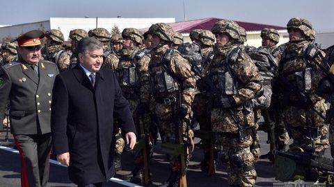 Шавкат Мирзиёев — ҳарбийларга: Бир дақиқа вақтингиз ҳам бекор кетмаслиги учун сизларга шароит яратяпмиз (видео)