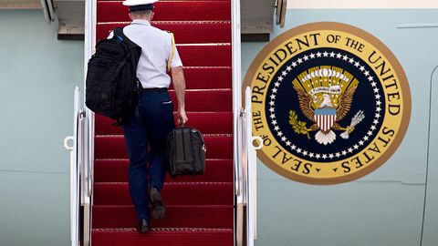 Трампнинг «ядро жомадончаси» унинг Хитойга ташрифи чоғида жанжалга сабаб бўлган