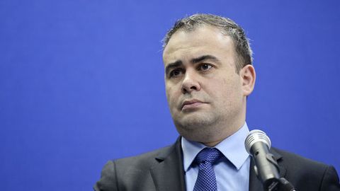 Ruminiya oliy sudi sobiq moliya vazirini pora tama qilgani uchun 8 yil qamoq jazosiga hukm etdi