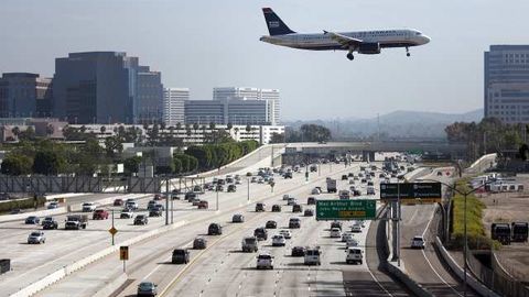 Los-Anjeles aeroportida samolyotdagi yong‘in tufayli 144 kishi evakuatsiya qilindi