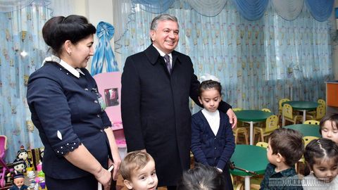 Shavkat Mirziyoyev Buxoro shahridagi 54-maktabgacha ta’lim muassasasida bo‘ldi