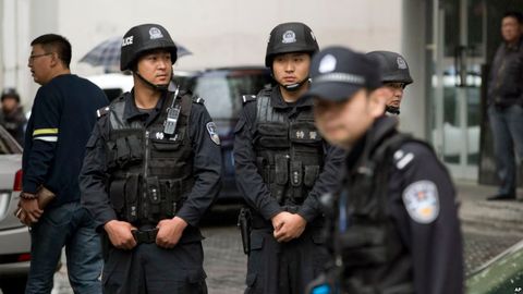 Хитой полицияси интернет орқали ноқонуний қурол савдоси билан шуғулланган 53 кишини ҳибсга олди