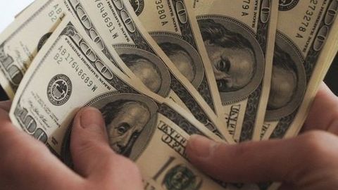 Buxoroda qaynotasining 600 dollarini o‘g‘irlagan kelin qo‘lga olindi