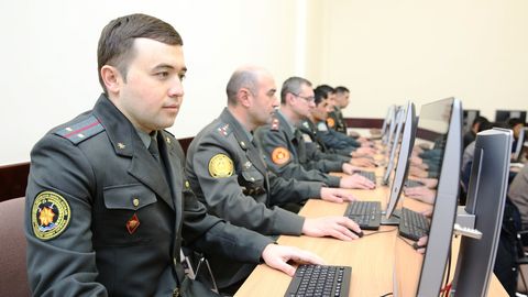 Harbiy xizmatchilar Inha universitetida AKTga oid bilim va malakalarini oshirmoqda