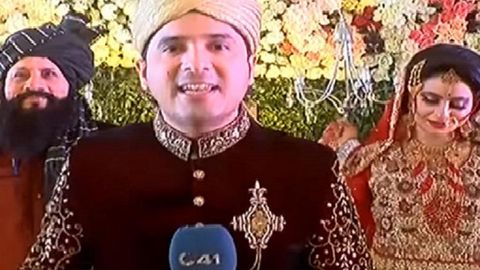 Pokistonlik jurnalist o‘z nikoh to‘yida jonli efirga chiqdi (video)