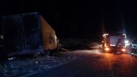 Rossiyaning Leningrad viloyatida mikroavtobus va yuk mashinasi to‘qnashuvi oqibatida 6 kishi halok bo‘ldi