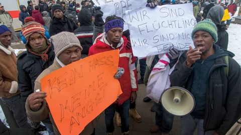 Qochoqlar bilan ishlagan germaniyalik xodim nohaq bo‘lganini tan olgan va Polshaga qaytishni rejalashtirmoqda