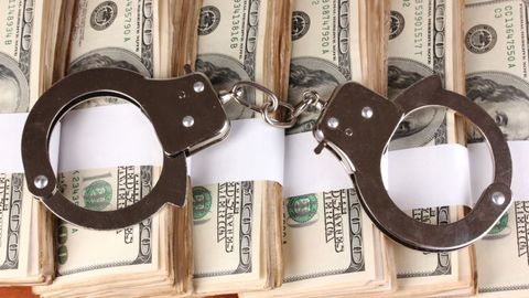 Andijonda munosabatlarini oshkor qilmaslik uchun xushtoridan 25 ming dollar talab qilgan ayol ushlandi