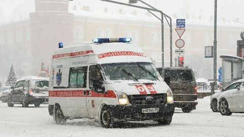 Rossiyada shifokorlar keksa ayolni yong‘indan qutqarib qolgan o‘zbekistonlikning hayoti uchun kurashmoqda
