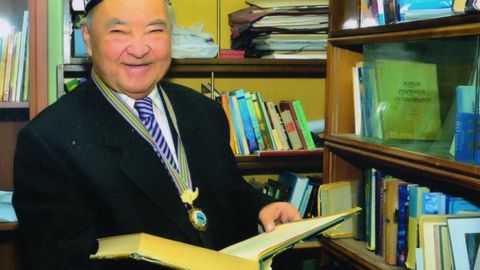 Navoiyshunos olim, akademik Aziz Qayumov 93 yoshida olamdan o‘tdi