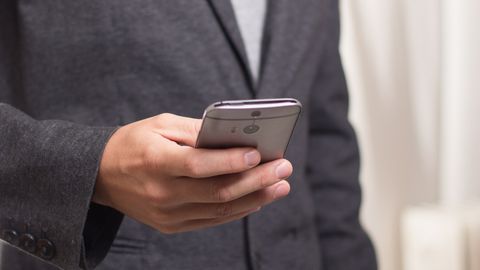 Toshkent viloyati bojxonachilari mamlakatga telefonlar orqali behayo videolar olib kirilishiga qarshi kurashmoqda