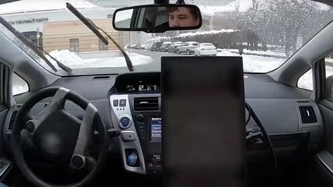 Yandex haydovchisiz taksining qorli Moskva ko‘chalarida o‘tkazilgan sinovini namoyish etdi (video)