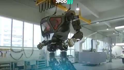CNBC jurnalisti odamsimon robotni sinab ko‘rdi (video)