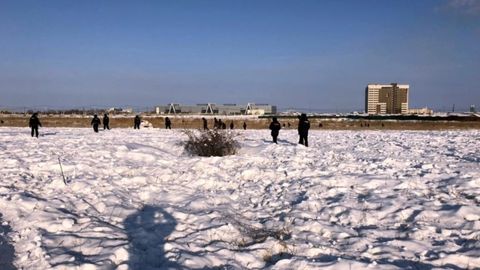 Yakutsk aholisi “An-12” samolyotidan to‘kilgan oltin quymalarini izlamoqda (video)