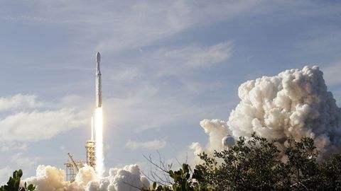 SpaceX Ispaniyaga tegishli sun’iy yo‘ldosh ortilgan Falcon 9 raketa tashuvchisini muvaffaqiyatli uchirdi