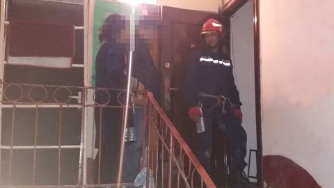 Самарқандда эшиги қулфланиб қолган уйдан ўсмир бола қутқариб олинди