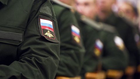 Россиялик офицер гранатани қўлидан тушириб юборган аскарни қутқариш вақтида ҳалок бўлди