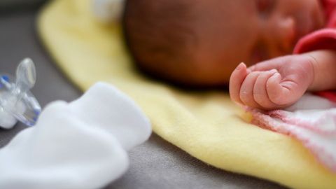 Sergelida yangi tug‘ilgan chaqaloq xonadon eshigi oldida qoldirib ketildi