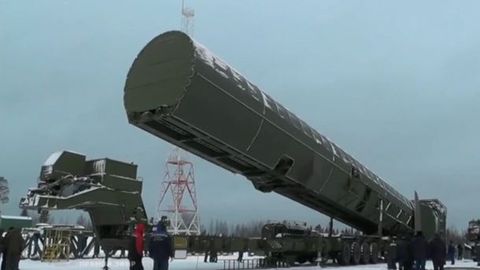 Путин компьютер графикаси ёрдамида Россиянинг янги жанговар ракеталарини намойиш этди (видео)