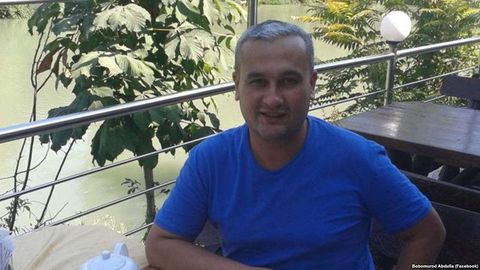 «Дубинкага йиқилдингизми? Бошқа йиқилманг». Бобомурод Абдуллаев қандай қийноққа солингани ҳақида гапириб берди