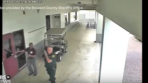 Video: Floridadagi otishma vaqtida sherif yordamchisining qanday qilib yashiringani tasvirlangan video e’lon qilindi