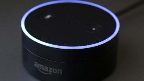 Amazon’нинг овозли ёрдамчиси кутилмаганда қўрқинчли тарзда кула бошлади