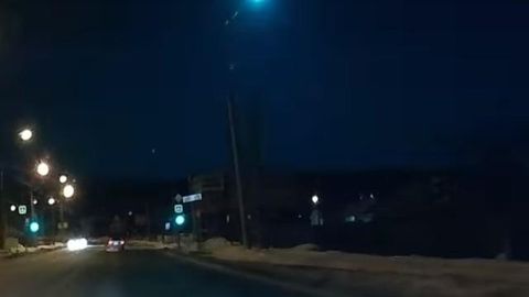 Видео: Екатеринбург узра оловли метеор учиб ўтди